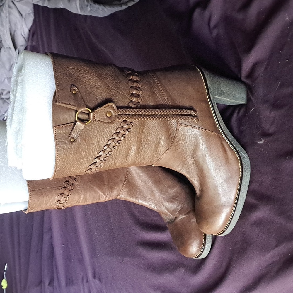 Teti ladies leather boots cute detail braiding around boot size 8